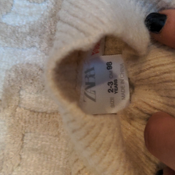 Beautiful turtleneck cream with gold sparkle Zara sweater with Gap kids jeans - Picture 3 of 4